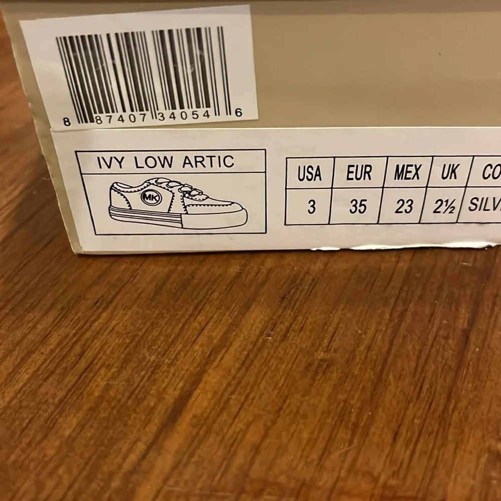 Michael Kors Ivy Low Artic Shoes Sneakers new silver Youth Girls Size 3